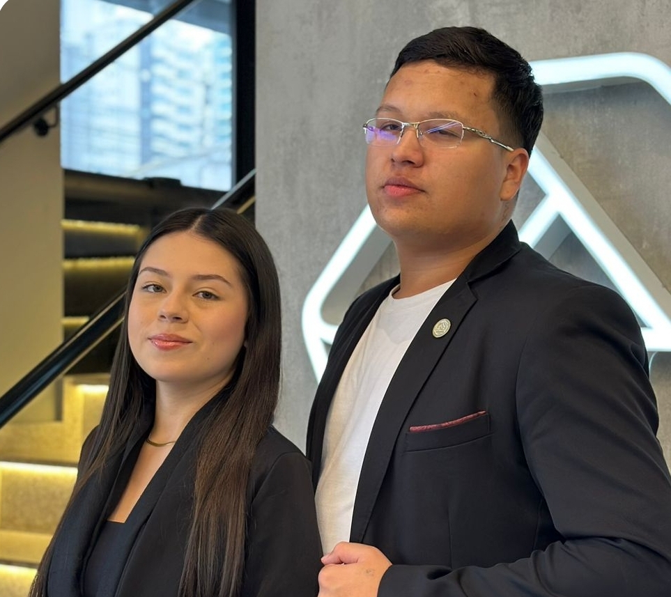Ryan e Sofia, consultores de consórcio
